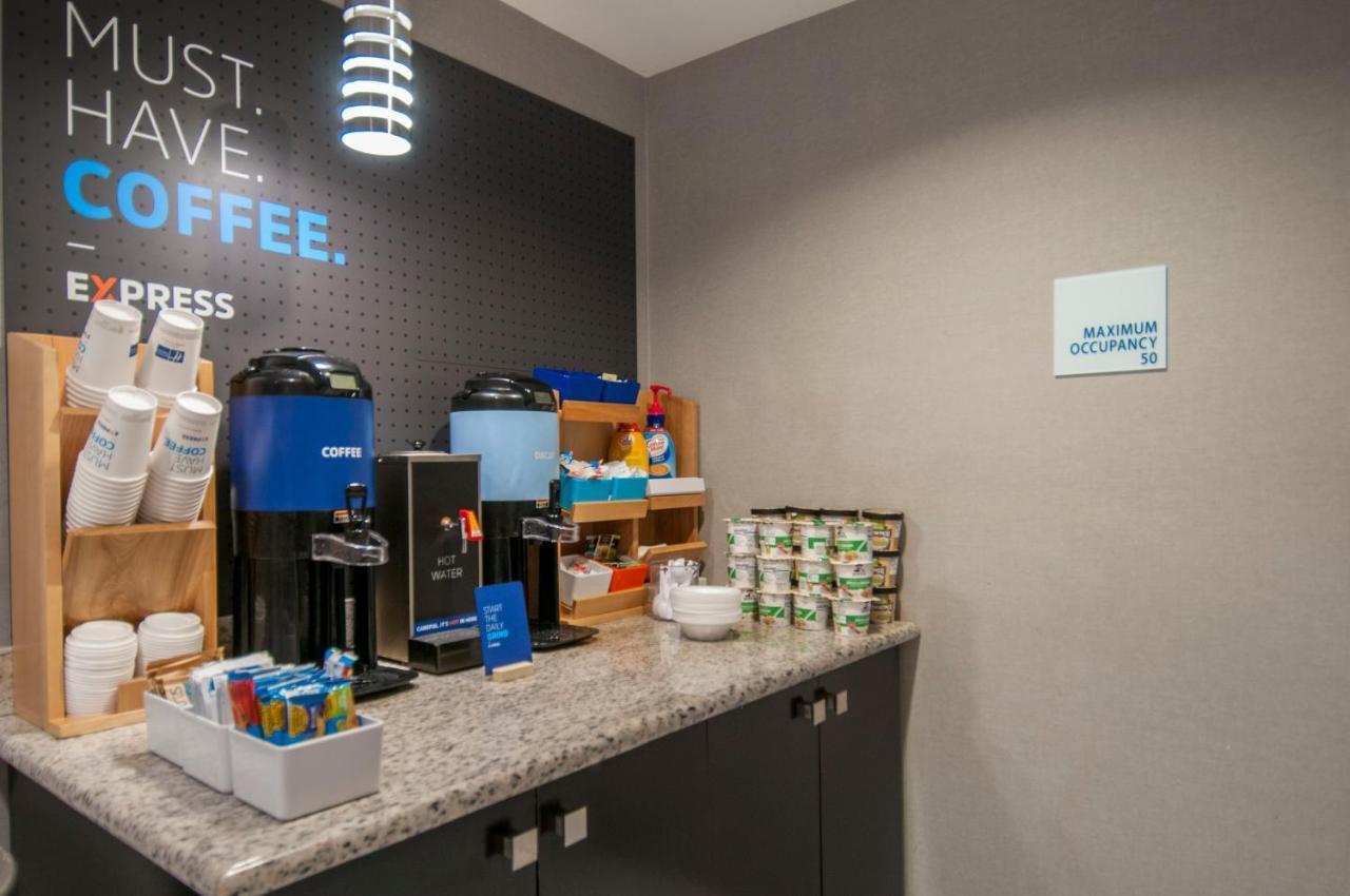 Holiday Inn Express & Suites Jackson Downtown - Coliseum By Ihg מראה חיצוני תמונה
